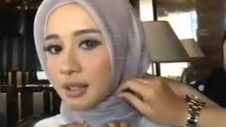 Hijab Tutorial Paris Segi Empat Modern dan Simple Ala Laudya Cynthia Bella l Trend Hijab 2018 [upl. by Phi629]