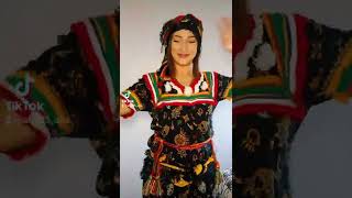 Une très belle danse kabyle ❤️💃💃💃 [upl. by Shaper]