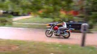 1982 yamaha maxim 750cc wheelie [upl. by Unni103]