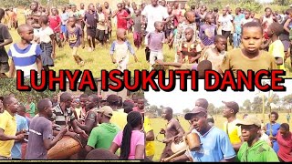 LUHYA ISUKUTI DANCE🪘🥁 the only tradition that brings luhya nation together🔥 See how they dance [upl. by Yerffej510]