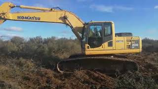 excavadora komatsu pc200 trabajando [upl. by Gabrielson]