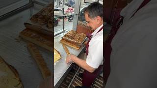 Ankara Ulus’ta Börekçi Hüseyin Usta’da Kürt Böreği…😋😋 [upl. by Lindsay]