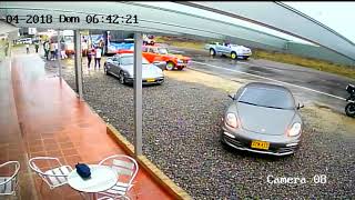 La W revela video del choque de autos de gama alta en Vía Tunja [upl. by Kristoffer627]