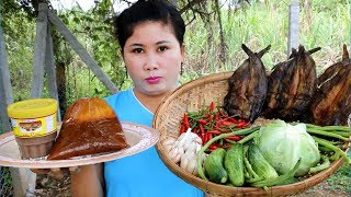 Awesome mix shrimp paste with peanut Tamarind Recipe  Village Food Factory  037 [upl. by Eibob]