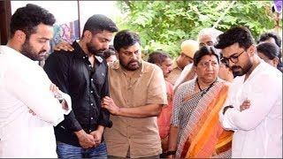 Chiranjeevi Pays Tribute to Harikrishna  హరికృష్ణ భౌతికకాయానికి చిరంజీవి నివాళి [upl. by Hamlani]