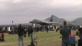 Avalon Airshow 2011 Rockwell B1B Lancer 040311 [upl. by Fairman]