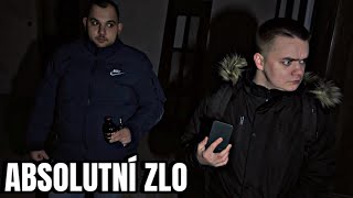 ÚTOK DÉMONA V OPUŠTĚNÉ VILE Věznil tu dívku [upl. by Ginder379]