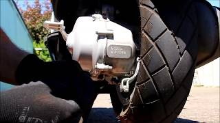 How to change the gear oil on a Vespa LX 50 2T [upl. by Daj]