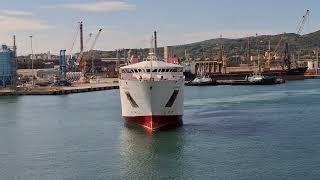 Nave Toremar in manovra al porto di Piombino [upl. by Chavey]