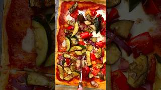 Pizza met gegrilde groenten mozzarella en rozemarijn makelijk recept pizza [upl. by Ryley]