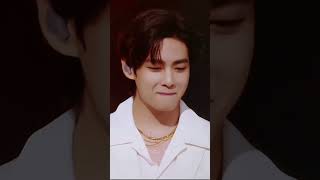 BTS V reaction to LISA hot top 🥵🥵🤭 full screen bts v x lisa  laxmi edit  shorts trending [upl. by Andreas]