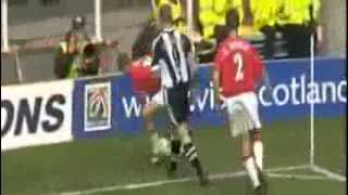 ROY KEANE THROWS PUNCH AT SHEARER [upl. by Rhines18]