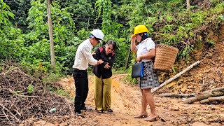 The CEO helps a woman who had an accident in the middle of the road [upl. by Akeret]