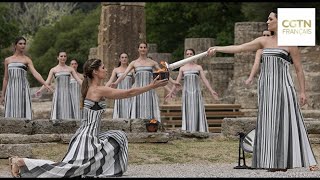 Lallumage de la flamme olympique a lieu sur le site de lancienne Olympie [upl. by Mathew242]