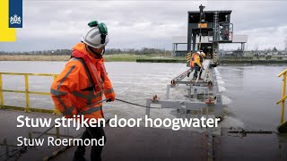 Stuw afbreken vanwege hoogwater in de Maas [upl. by Hobey]