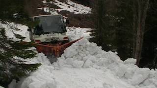 Unimogdéneigement de la route des Nants [upl. by Amikat]