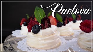 Como hacer Pavlova con frutos rojos Receta casera explicada paso a paso [upl. by Stig726]