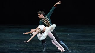 Swan Lake – Act II pas de deux Francesca Hayward Cesar Corrales The Royal Ballet [upl. by Atilahs]