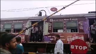 Bongaon to sealdah train er upor electric line poray ki bipod [upl. by Ahsaret170]