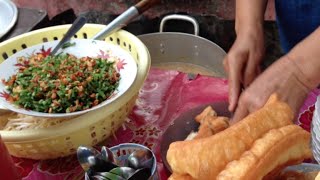 Fish porridge with sticky bread a great breakfast in Phnom Penh [upl. by Petta939]