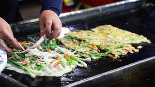 해물파전  Haemul Pajeon  Seafood and Green Onion Pancake  Korean Street Food [upl. by Cralg]