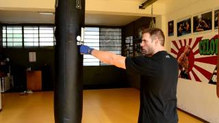 Come colpire sacco da Boxe  Tecniche di base How to hit the heavy punching bag [upl. by Ytsirc]