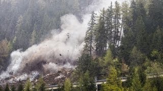 Sprengung nach Felssturz auf dem Felbertauern [upl. by Guinna]