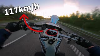 2stroke 125cc 6TH GEAR WHEELIES  100kmh [upl. by Idak]