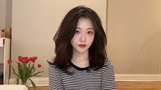 How to Style Layered Hair With a Straightener [upl. by Ori524]