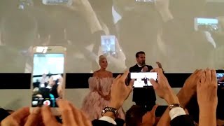 Lady Gaga e Bradley Cooper ringraziano gli spettatori paganti delirio [upl. by Haya]