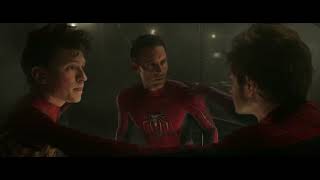 Los tres Spiderman se balancean juntos  Spiderman No Way Home Español Latino HD [upl. by Oberg28]