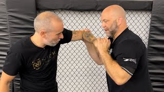 HOW TO WRIST LOCK FROM A LAPEL GRAB wristlock selfdefense kravmaga bjj pressurepoint [upl. by Evvy]