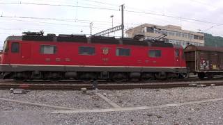 SBB Re 66 quot11670 Affoltern am Albisquot fährt von Thun ab mit Güterzug 270411 [upl. by Ytinirt]