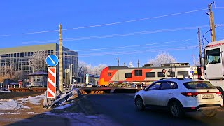 Russian Railway Crossing Speed train Lastochka EssentukiЖелезнодорожный переезд Ессентуки [upl. by Bobbette]