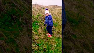 In a windy weather tiktok nature babyclips comedyvideos natureclips funnyvideos funnyclips [upl. by Trask]