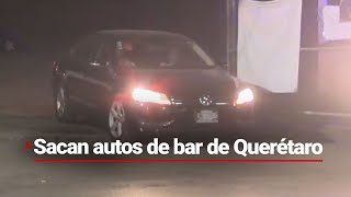 Sacan autos de víctimas y comensales del bar de Querétaro donde se registró el ataque armado [upl. by Sperling439]