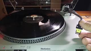 Technics SL D202 Direct Drive Semi Auto Turntable [upl. by Tabb]