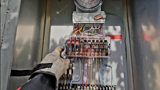 Changing a quotSmart meterquot  3 phase [upl. by Citarella612]