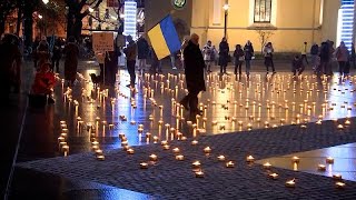 1000 Kerzen in Tallinn und Riga aus Solidarität mit der Ukraine angezündet [upl. by Assiralc114]