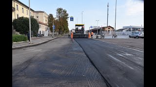 Vigevano traffico bloccato in viale Mazzini per i lavori di asfaltatura [upl. by Tuttle452]