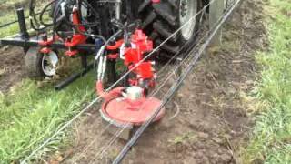 Boisselet Under Vine Weeder by TATURA ENGINEERING 0408 241 998 [upl. by Daryn]