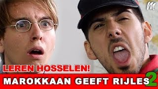 Leren Hosselen  Marokkaan Geeft Rijles Seizoen 2 Aflevering 2  Mertabi [upl. by Nonahs]