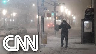 Nevasca no nordeste dos EUA pode ser “histórica” dizem meteorologistas  CNN SÁBADO [upl. by Elrebmik7]