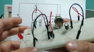 ¿Cómo funciona un CI 555 en configuración astable [upl. by Aydni]