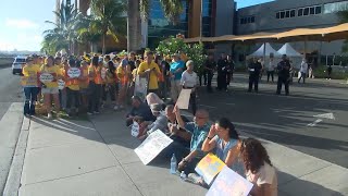 10 arrested in protest over nurse lockout at Kapiolani Medical Center in Honolulu [upl. by Cassiani]