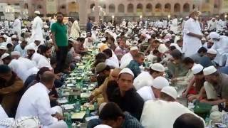 An Iftar in last days of Ramdan at Masjid Nabwi Prophets Mosque Madinah [upl. by Fredrick]