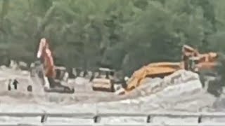 INIZIATE LE OPERAZIONE DI SALVATAGGIO EXCAVATOR LIEBHERR 974 800 quintali A PESO MORTO [upl. by Eciened788]