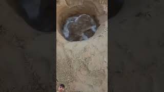 Samundar ke kinare khada amazingfacts funny experiment water [upl. by Allys]