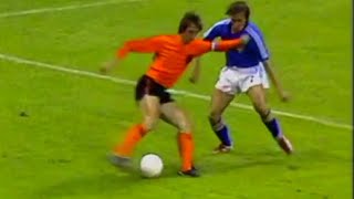 👀 Johan Cruyff y su mítica voltereta cumplen 50 años ⚽️ [upl. by Tdnarb]