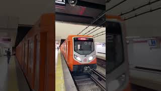 NM22 entrando ala estación bulevar puerto aéreo de la línea 1 del metro de la CDMX [upl. by Ojok]